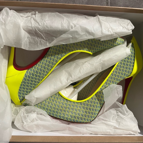 Christian Louboutin Follies Lace Heels in Fluorescent Yellow - Picture 6 of 15